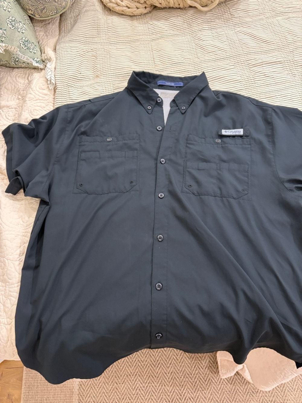 Columbia PFG Men’s Short-Sleeve Button-Down Shirt in Black